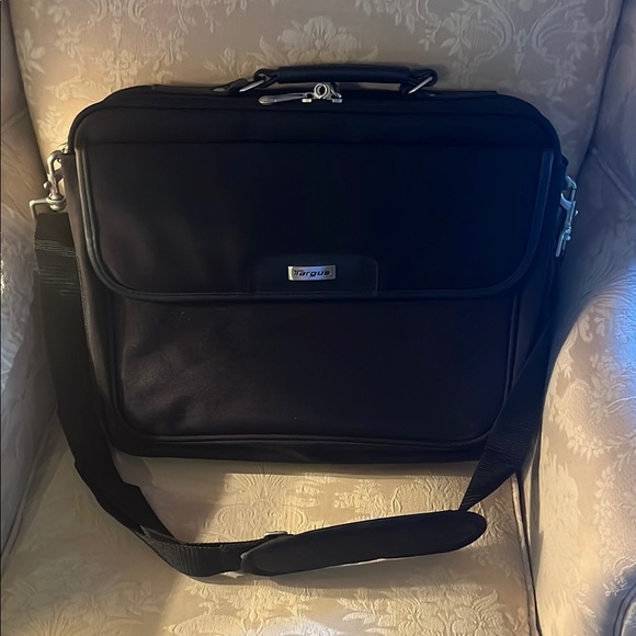 Targus Black Laptop Bag - Picture 1 of 4